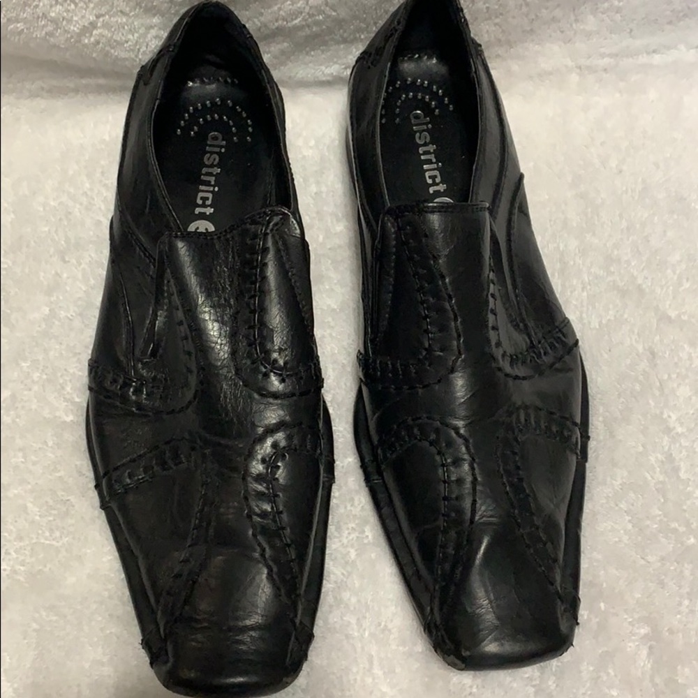 District 3 men’s dress shoes from Buckle